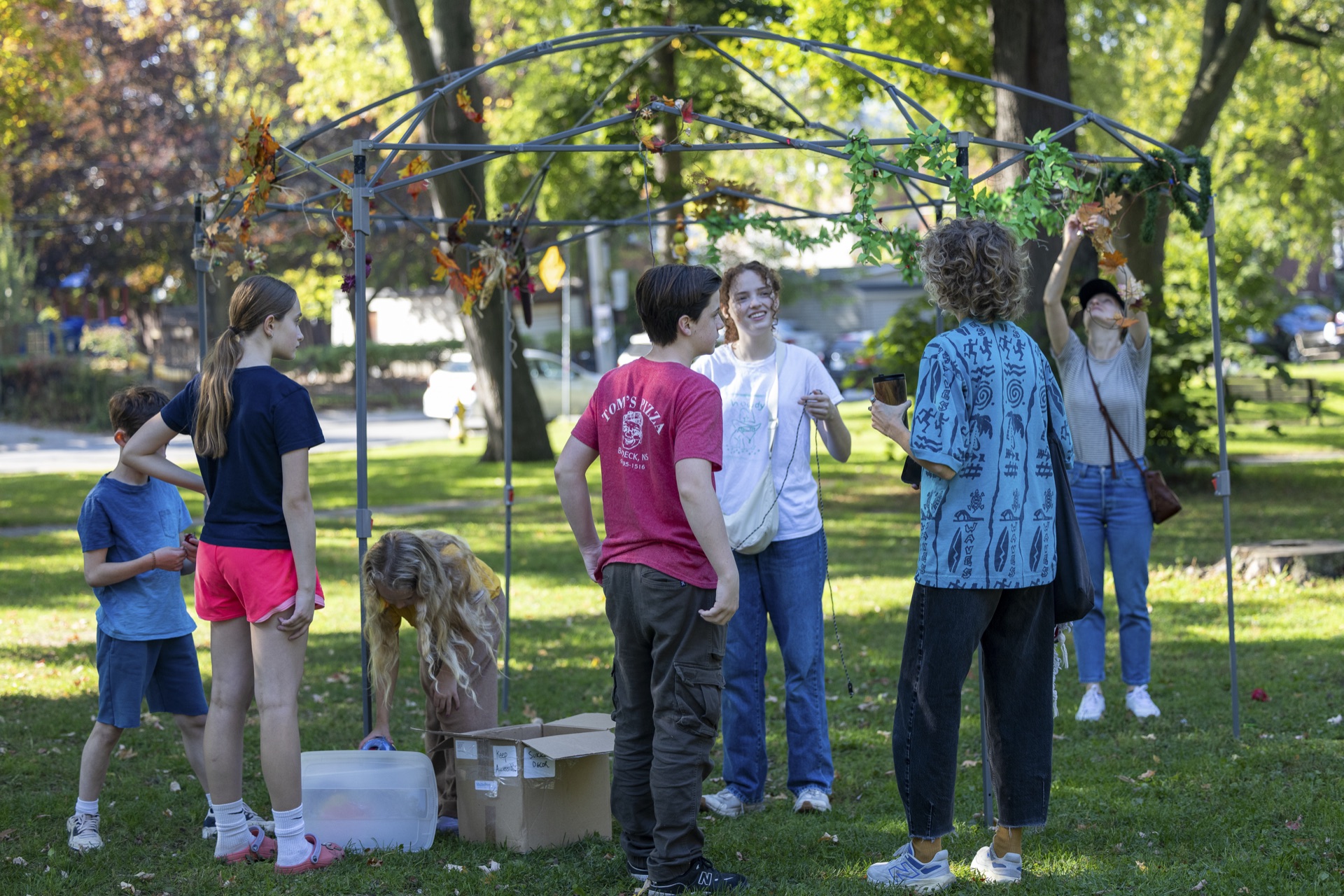 Students building the sukkah