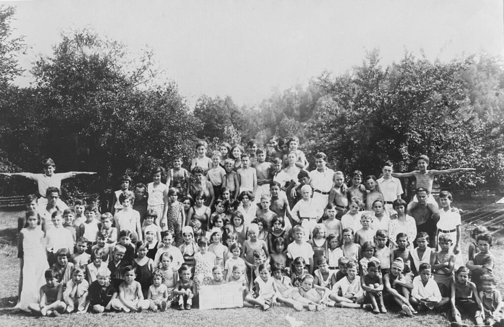 A large gathering of campers and Labour League members at Camp in the 1930s