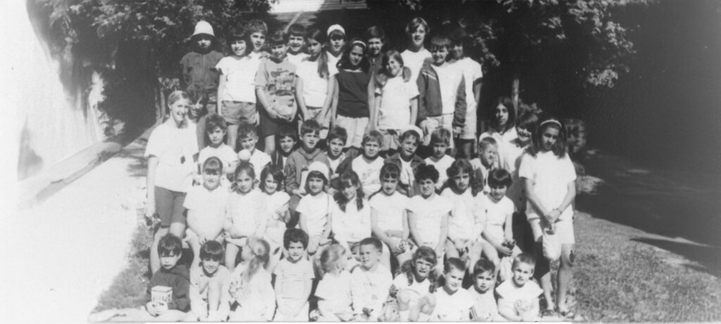 A group photo of Camp Naivelt children