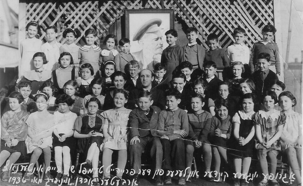 In the 20s and 30s, the organization’s shules emphasized proletarian Jewish values and the importance of keeping the Yiddish language alive. Here, students at Winnipeg’s Liberty Temple shule assemble with Lenin’s portrait in the background