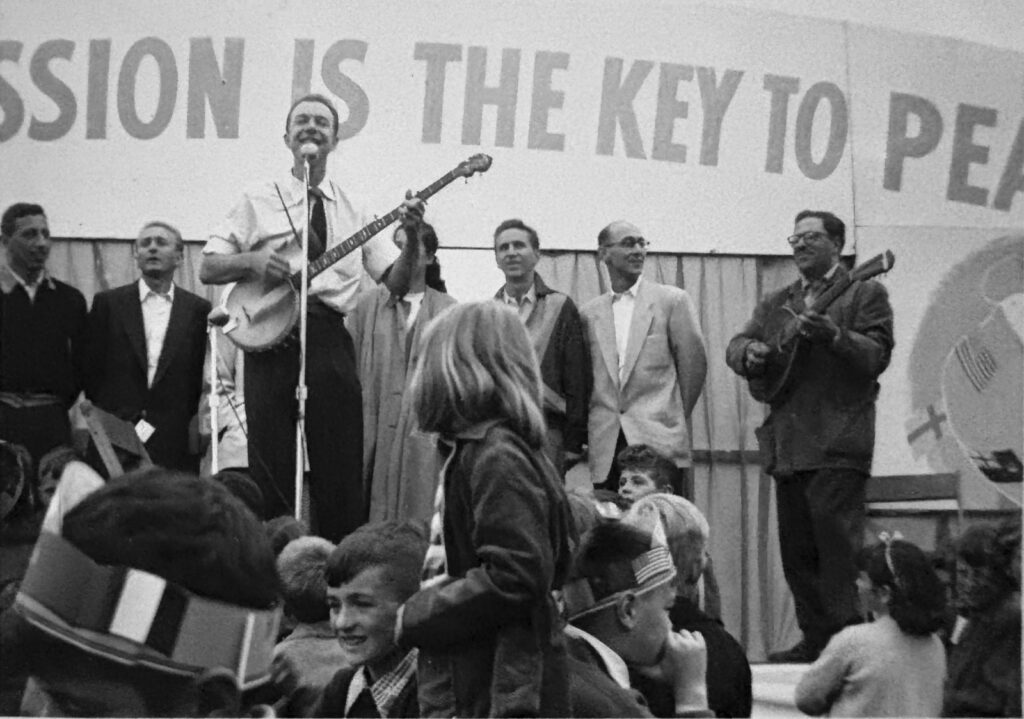 Pete Seeger performs with The Travellers at the CNE in 1963