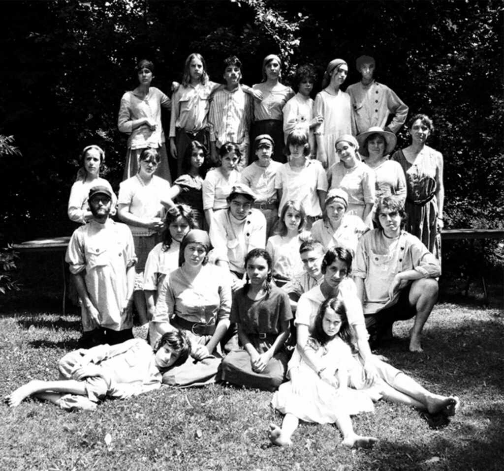 At the 2008 Oy Di Velt pageant, Naivelters re-create the Soviet children’s commune where former Winchevsky teacher Manya Lipshitz spent her teenage years