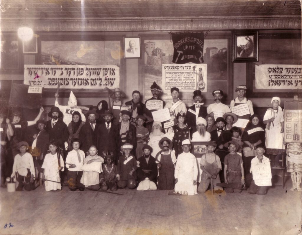 Children of Winnipeg’s Liberty Temple shule stage a pageant in the 1920s. The Yiddish sign at left reads, “Our future lies in the emergence of the new Yiddish school”