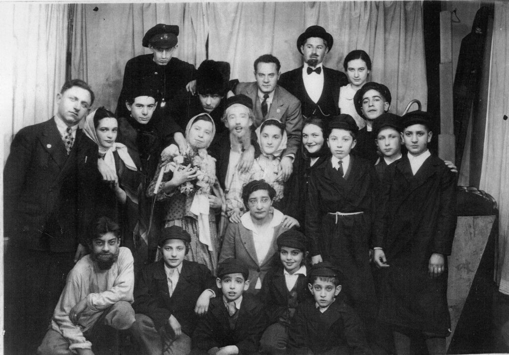 Winnipeg children stage a play directed by long-time shule teacher Leybl Basman
